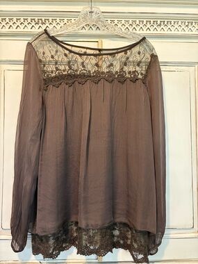 Womens Lace-Trim Long Sleeve Blouse in Brown
